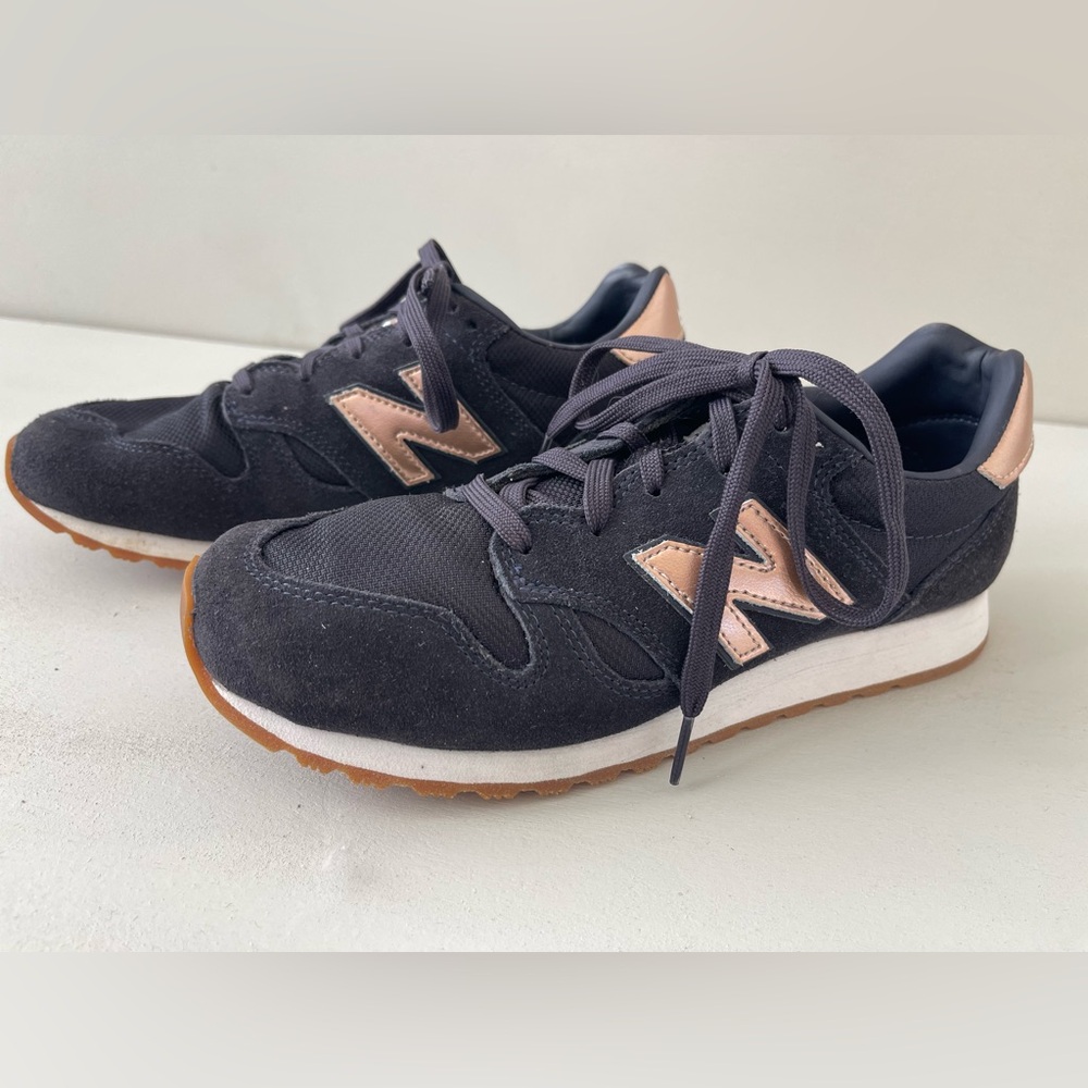 New Balance 520 Navy and Rose Gold Size 8.5